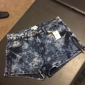 Acid washed High Waisted shorts